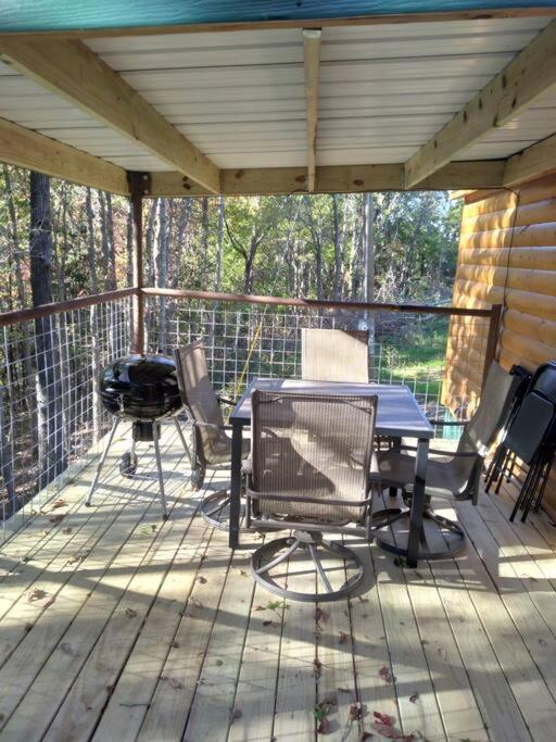 Cabin With A Tree House On A Buffalo Farm . Marshall المظهر الخارجي الصورة