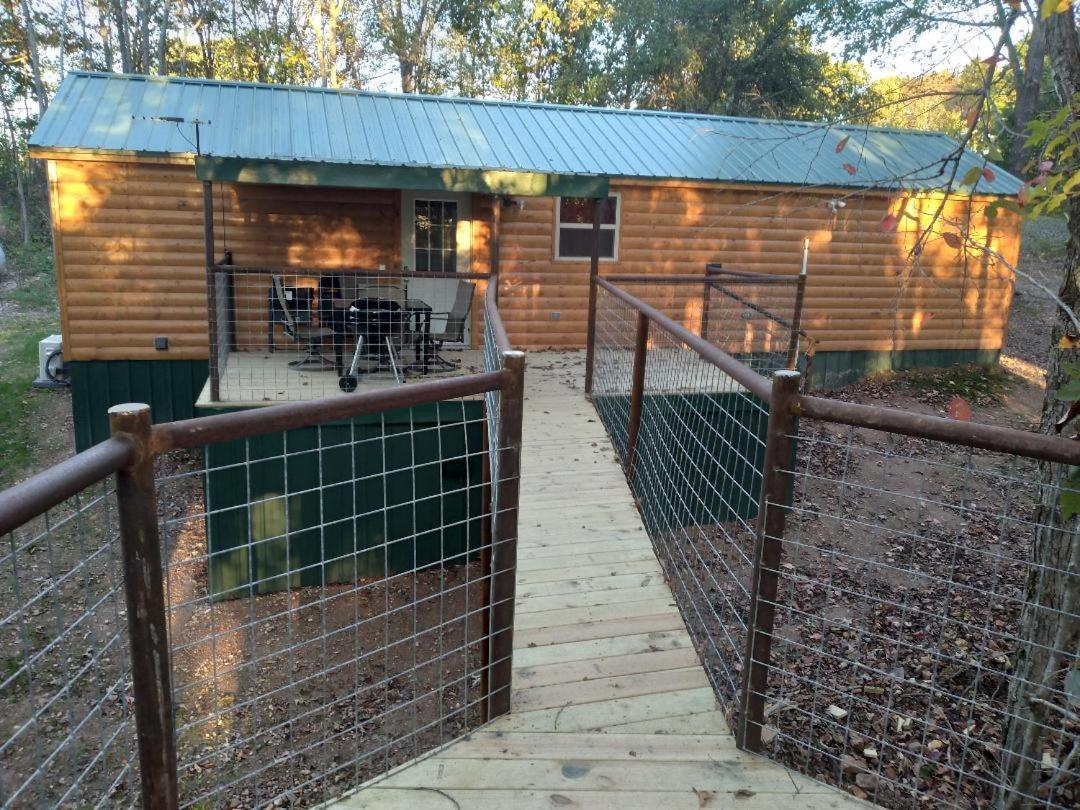 Cabin With A Tree House On A Buffalo Farm . Marshall المظهر الخارجي الصورة